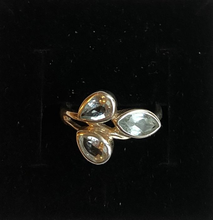 Inel din argint cu topaz albastru