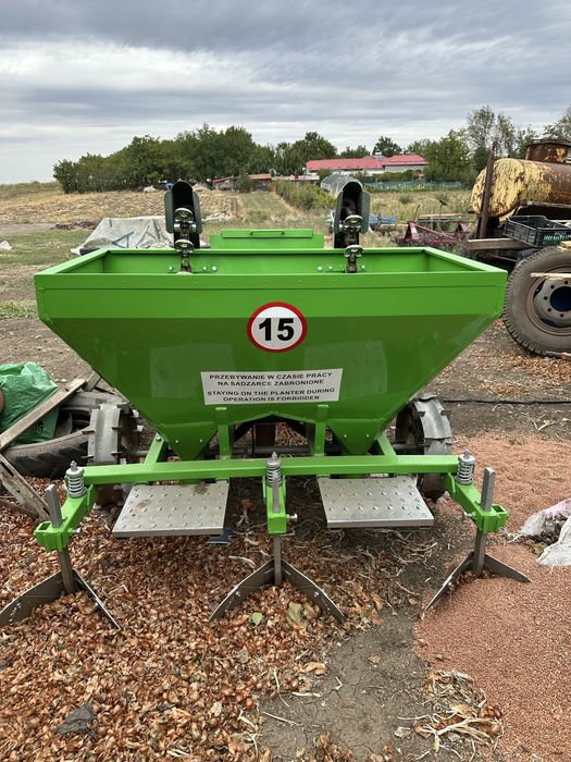 Masina plantat cartofi aproape noua