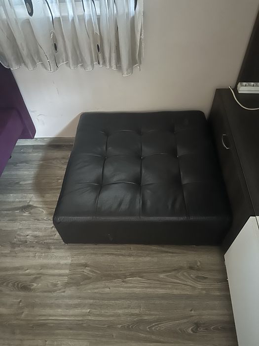 Диван и кожена маса