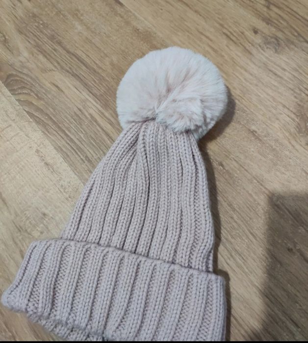 Căciulă damă cu pompon