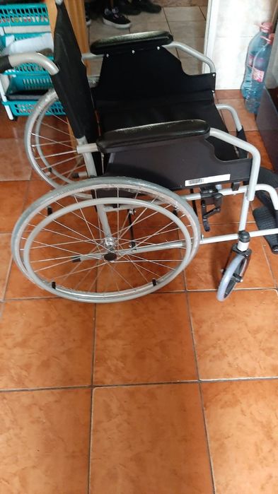 Fotoliu rulant cu antrenare manuala