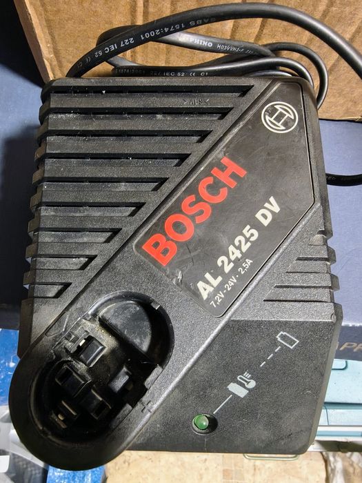 Продавам работещо зарядно за Bosch