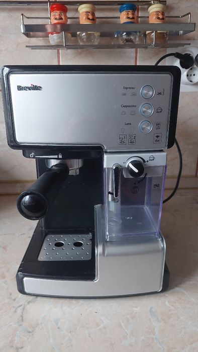 Expresor  cafea Breville și DeLonghi