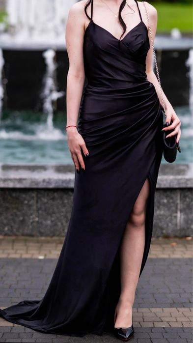 Черна бална рокля