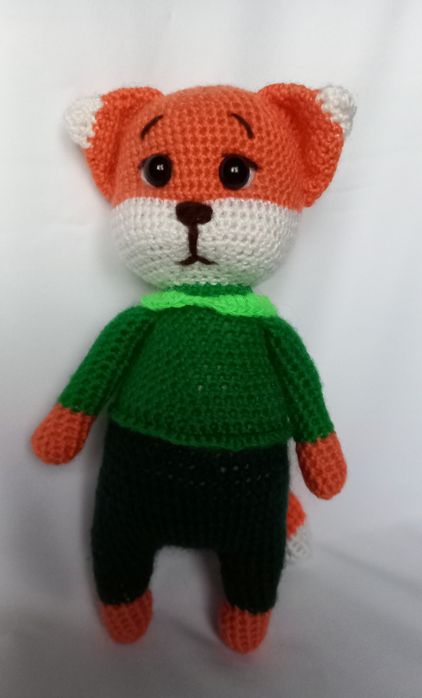 Вязаный лисёнок ручной работы.