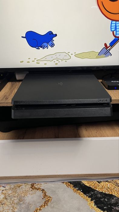 Игровая приставка ps4 slim