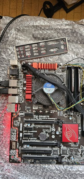 KIT Gaming i7 4790K+ Placa de baza GA-Z97X-Gaming 3 +16 GB la 450 ron