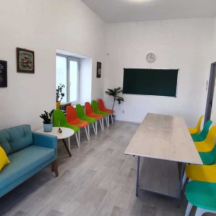 Стулья ,столы из пластика ,HPL