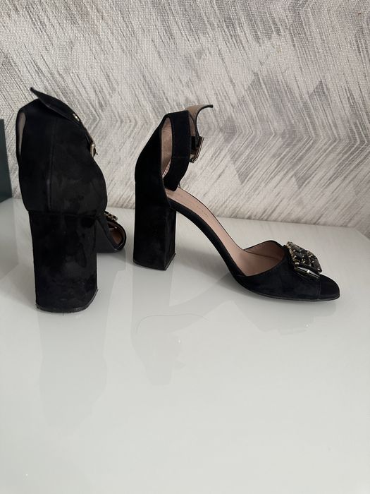 Босаножки замшевые