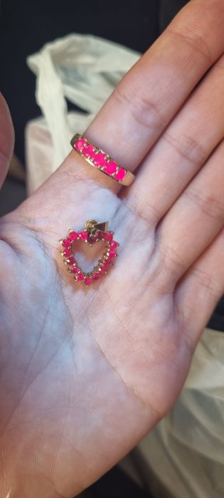 Комплект от висулка с рубини и пръстен с рубелити