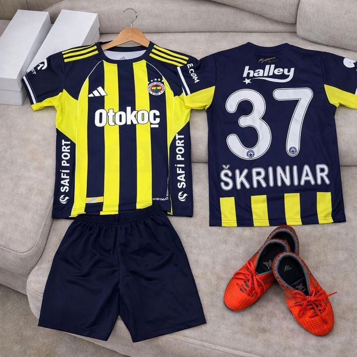 Детски футболни екипи