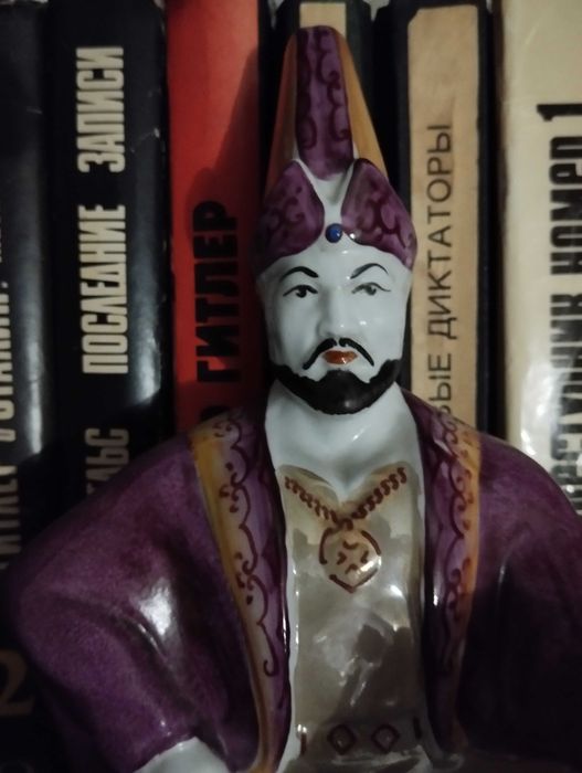 Фарфоровая статуэтка Абылай-хан