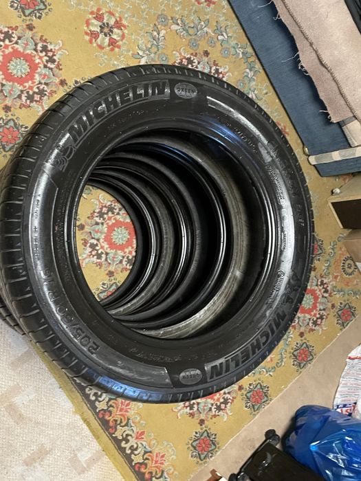 Vand anvelope de vara Michelin intr-o stare buna .