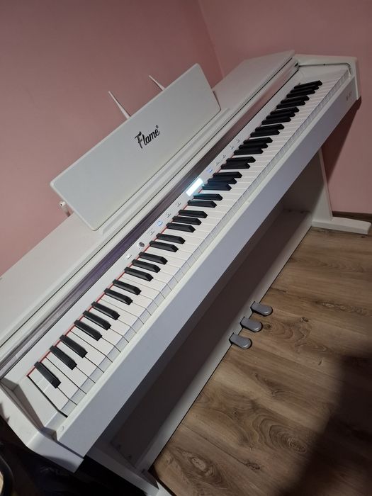 De vanzare Pian  digital Flame