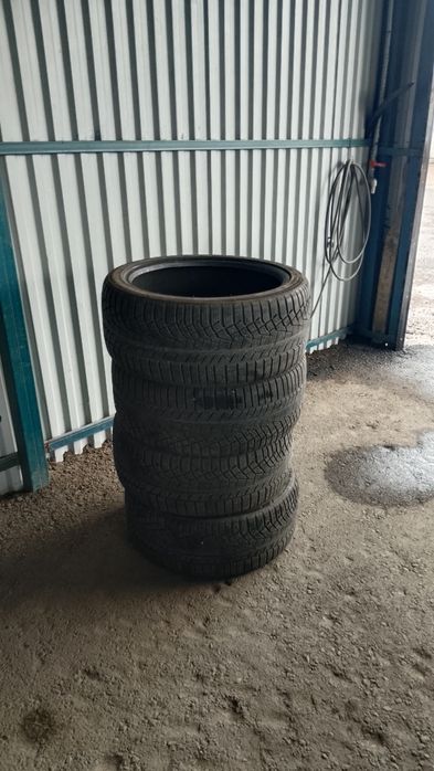 Продам комплект зимних шин