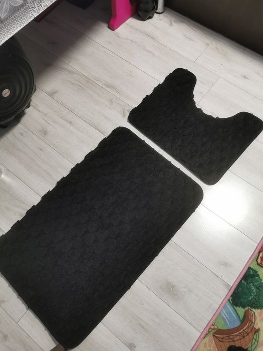 Vând covorașe baie