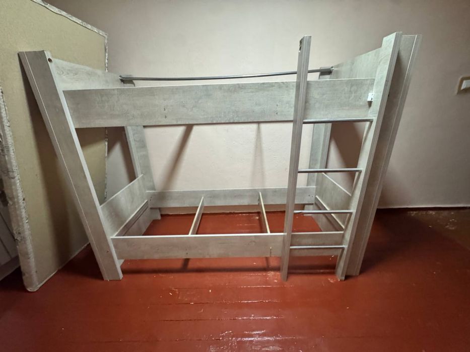 Продам 2-х этажный кровать в хорошем сосотояние .