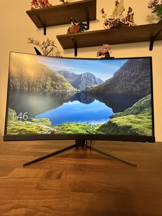 Monitor gaming MSI, ecran curbat, 1ms, 144Hz, 27 inch diagonala