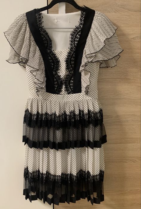 Rochie plisata cu dantela