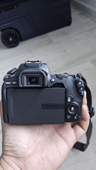 Фотоаппарат Canon 250 D