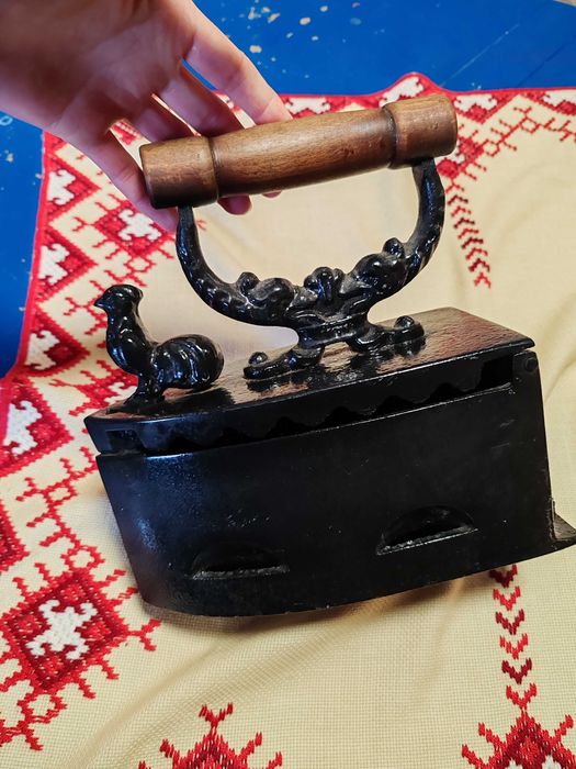 Старинна желязна ютия / ютия на жар