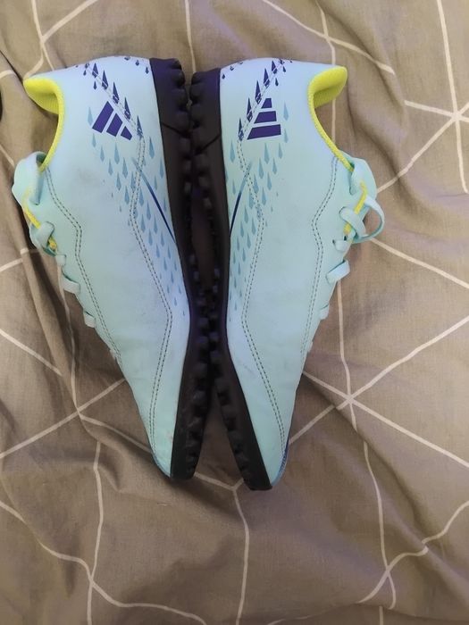 Продавам стоножки на adidas.