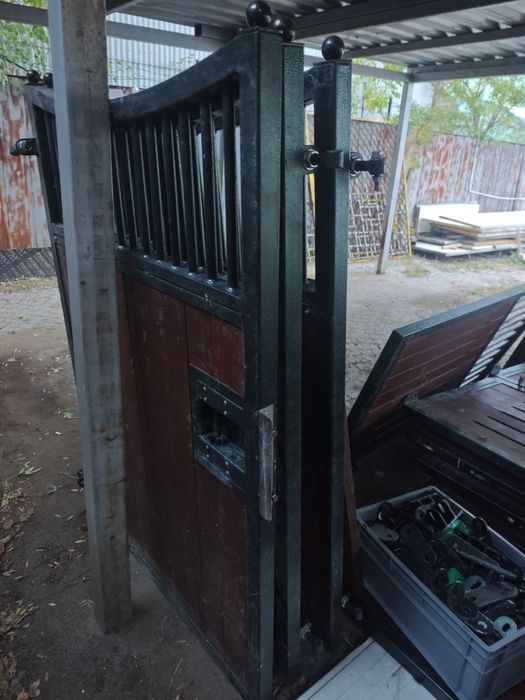 Прегради за коне  /Боксове за коне