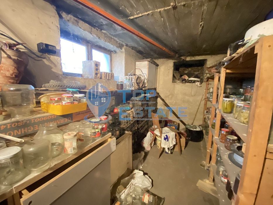 Масивна тухлена къща с гараж в гр. Горна Оряховица, област Велико Тър