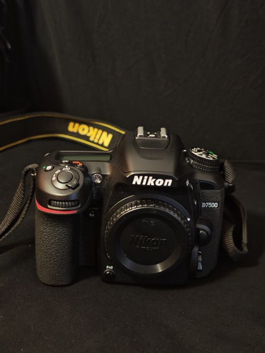 Nikon D7500 VR Kit + Obiectiv Yongnuo