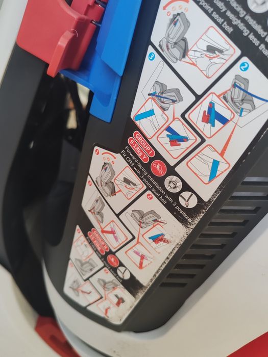 Vand scaun Chicco Seat Up, in stare foarte buna. Husele au fost spalat