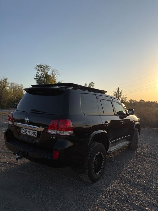 Toyota Land Cruiser 200