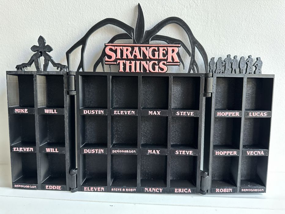 Продавам поставка за фигурки от сериала Stranger Things