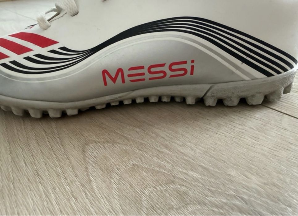 Adidasi fotbal