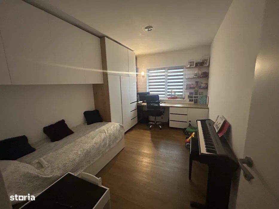 Apartament cu 3 camere, 2 bai, parcare, zona Cetatii