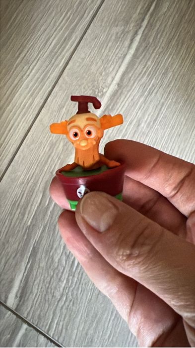 Продам киндер игрушки