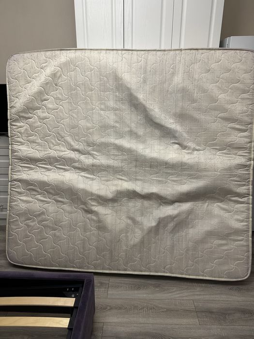 Отдам матрас 2 на 1,8