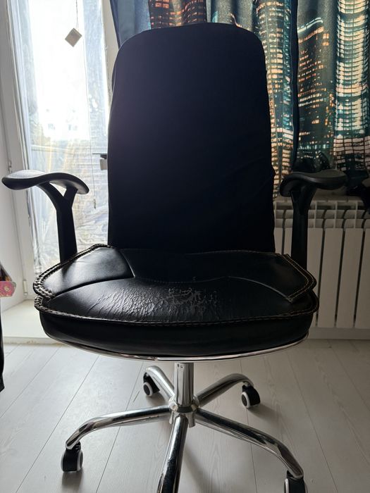 Удобное офисное кресло для дома и работы