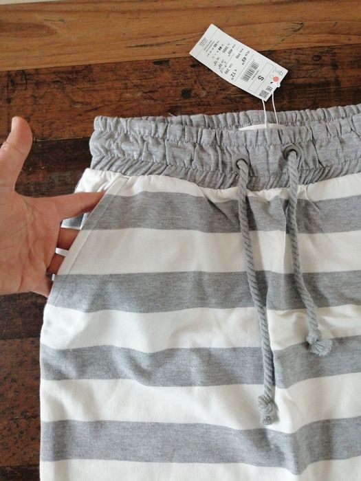 Дънкова пола и още две със странични джобове