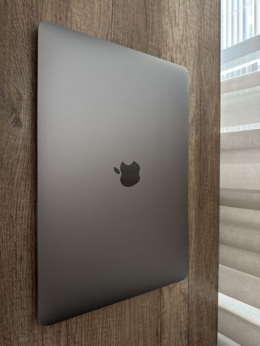 Продам Macbook Air