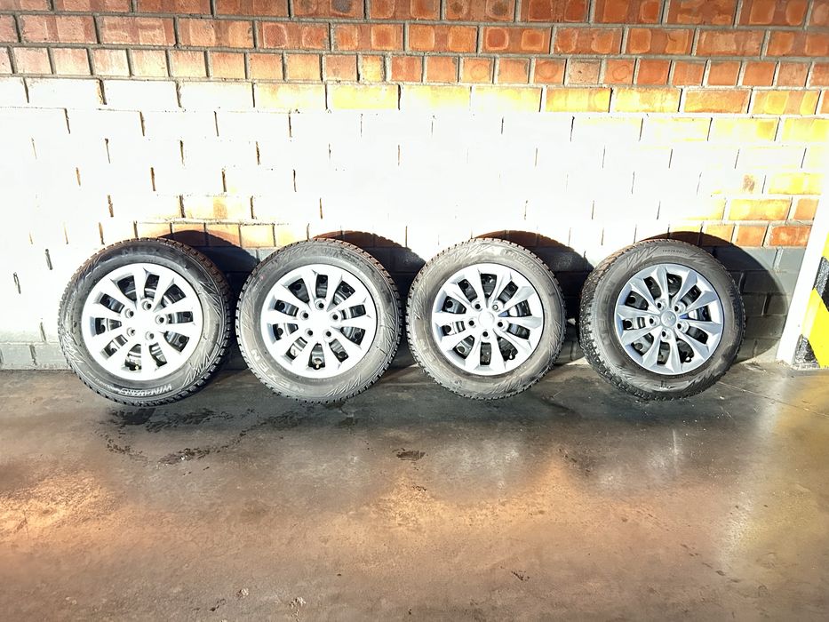 Шины 196/65/15 с диском новым и колпаком