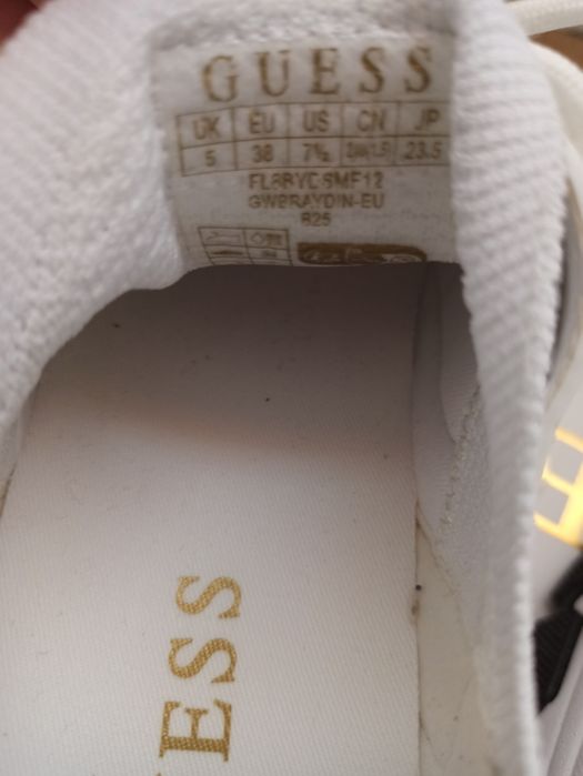 Маратонки Guess.
