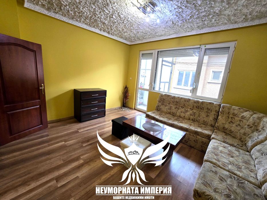 Продавам обзаведен тристаен, мансарден тристаен, двор 230кв.м., гараж и паркомясто 210РЗП в Асеновград кв.Баба тонка