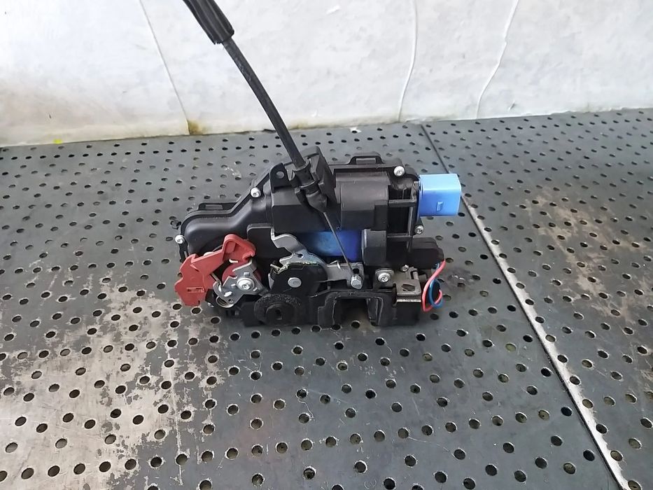 Broasca usa stanga spate skoda fabia 2 5j 5j0839015