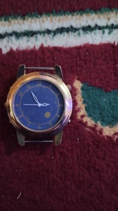 Продам часы работы