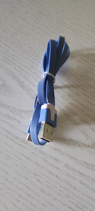 Încărcător auto  12-24 V  și cablu usb