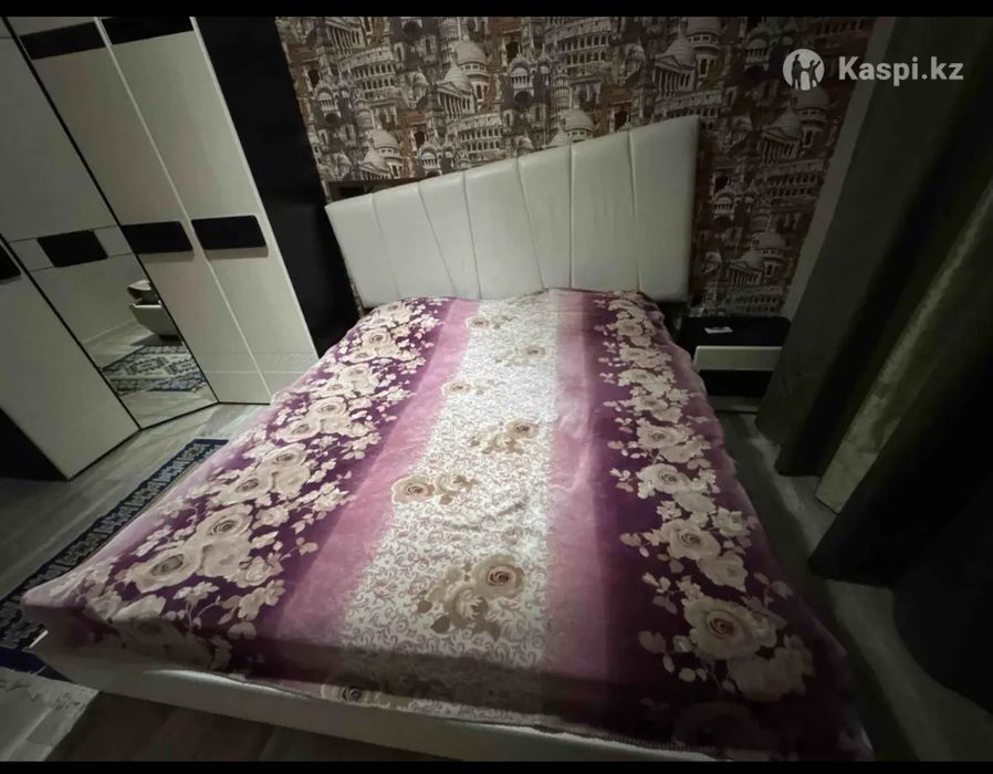 Кровать двухместная с матрасом