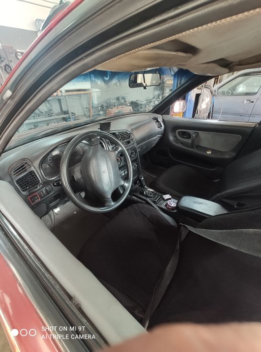 Митсубиси Галант на полном ходу