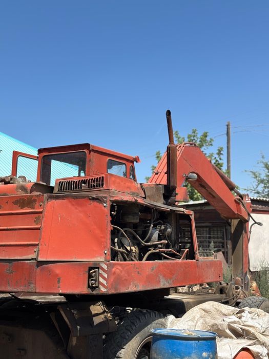 Экскаватор колесный ЭК-3323А цена 2 мил