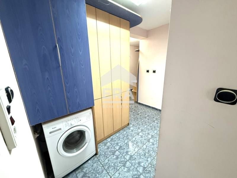 Продава се Тристаен апартамент в Бургас, Възраждане - 82 кв.м за 871 €/кв.м - Снимка #2