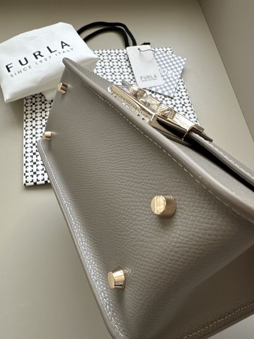 Дамска чанта Furla Metropolis 21см в сив цвят